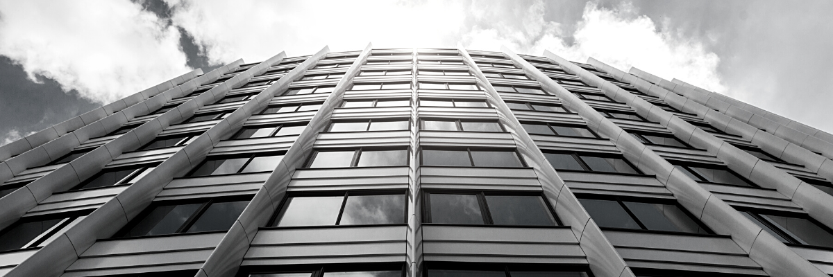 a black and white photo of a building